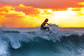 爱游戏体育-惊天逆转！Ning爆冷击败西班牙队，问鼎冠军引爆全场！